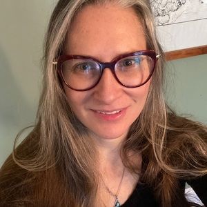 Meet your Posher, Laurie